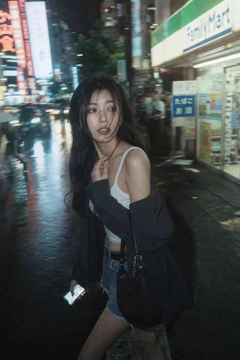 雨夜街头日系胶片风人像摄影