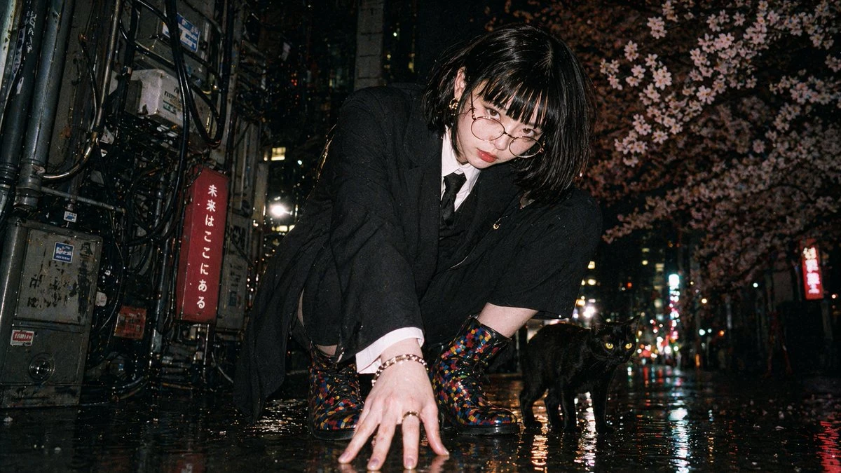 东京雨夜和服少女与黑猫
