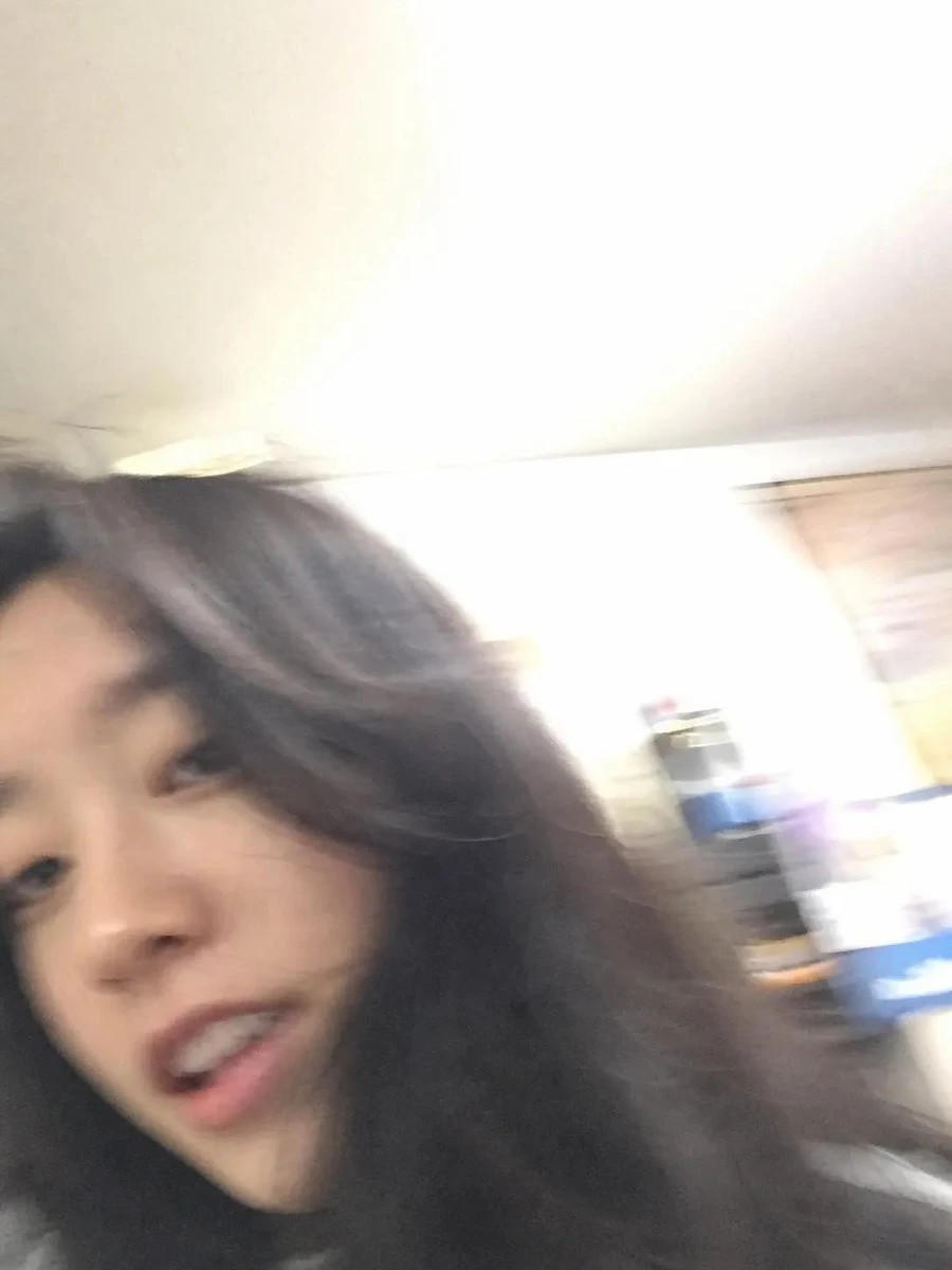 生成iPhone随手拍风格照片